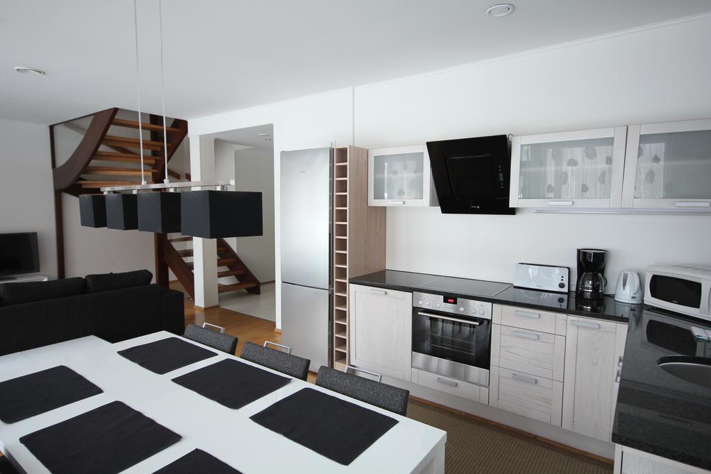 Marina Holiday Rauhan Village Apartments 이마트라 객실 사진